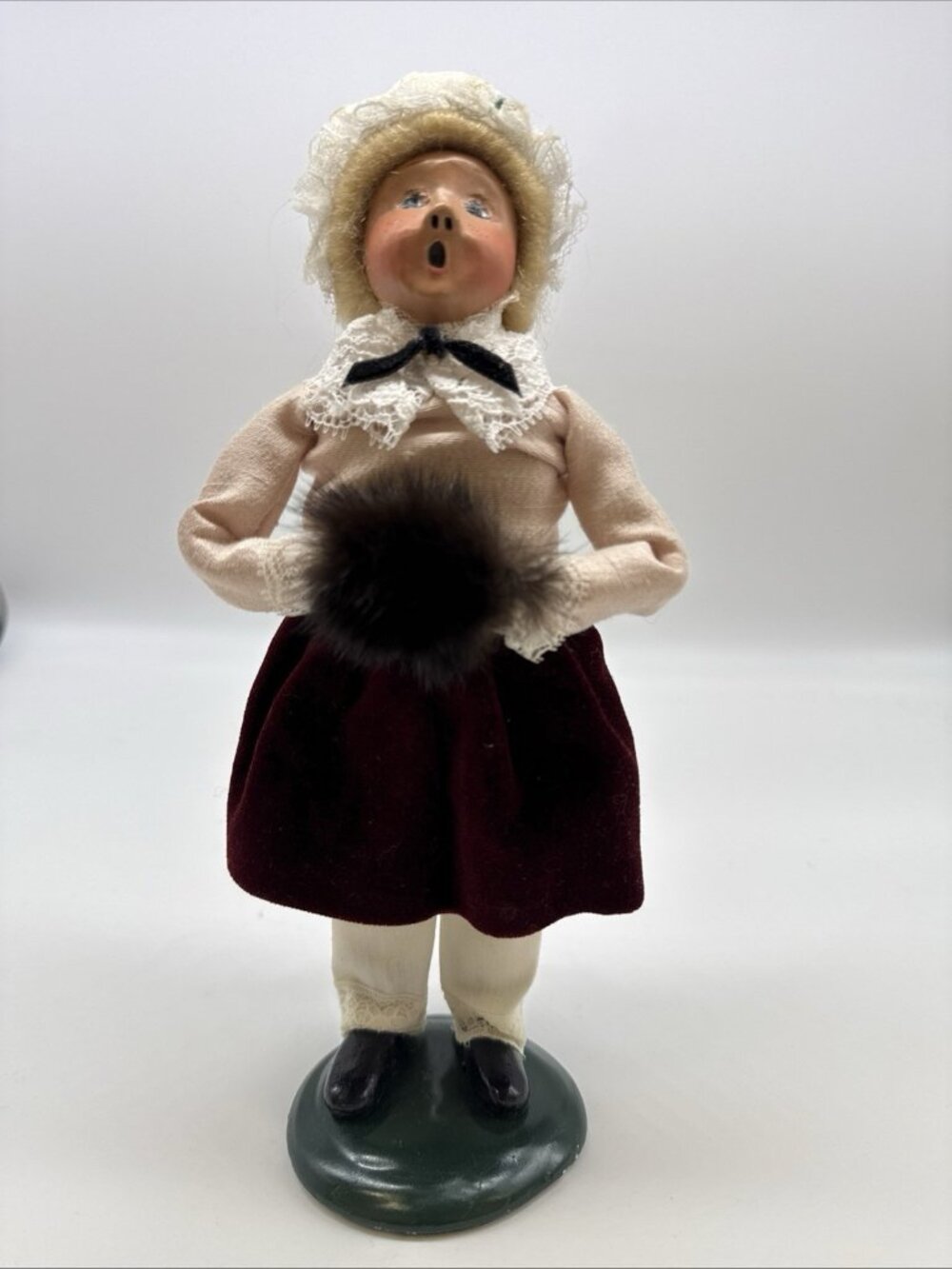 Byers Choice Christmas Carolers 1988 Lady W/Fur Muff 10” Figurine Doll Signed
